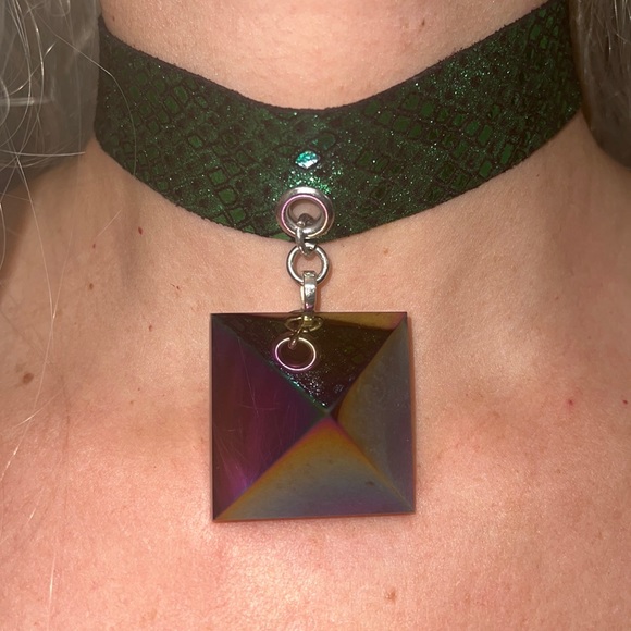 Rainbow titanium pyramid necklace choker - Picture 3 of 14